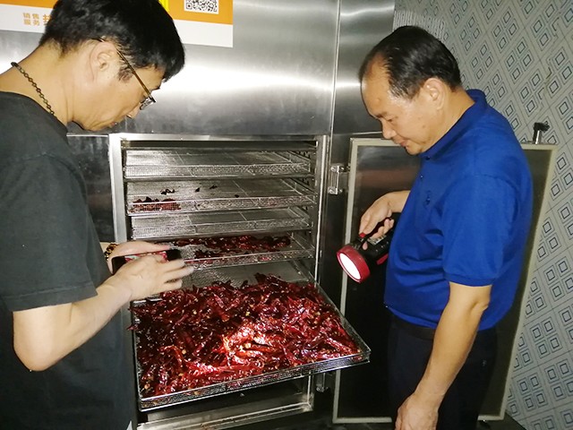 干燥效果完美！1000斤鮮辣椒一爐搞定，韓國(guó)客商很滿意！